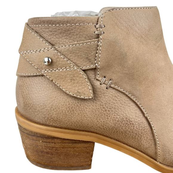 NWOB Steve Madden Kendall Ankle Booties Stone Beige sz 7 Leather Almond Toe Side - Picture 3 of 8